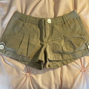 Vintage khaki pleated shorts